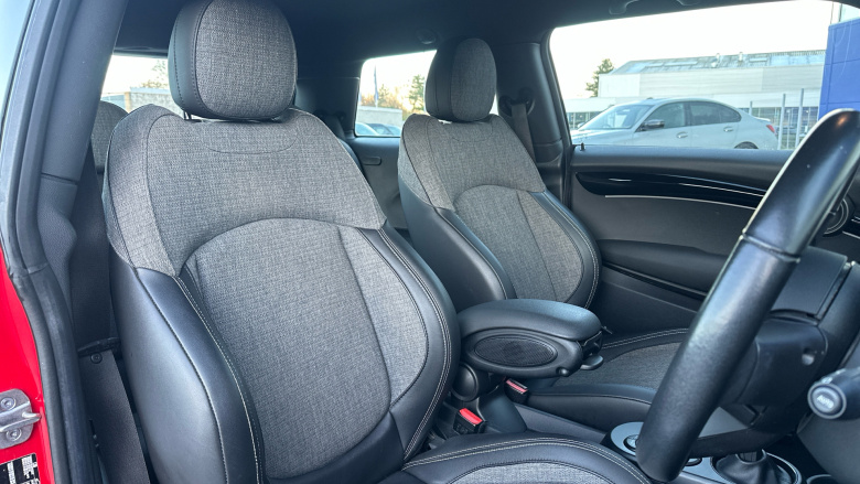 MINI Hatchback 135kW Cooper S Level 2 33kWh 3dr Auto Electric Hatchback